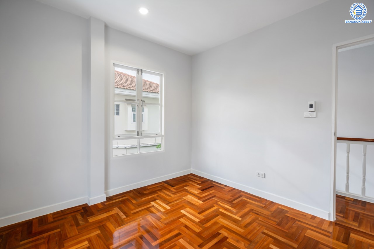 บ้านมือสองตกแต่งใหม่ แบรนด์ LH ม.ชัยพฤกษ์ บางบัวทอง หลังมุม เนื้อที่ 57.7 ตร.ว. ฟังก์ชัน 3 ห้องนอน 2 ห้องน้ำ จอดรถ 2 คัน พร้อม facilities ครบครัน บนทำเลเดินทางสะดวก ติดถนนบางกรวย-ไทรน้อย ใกล้เซ็นทรัลเวสต์เกต และรถไฟฟ้าสายสีม่วง "สถานีบางพลู"